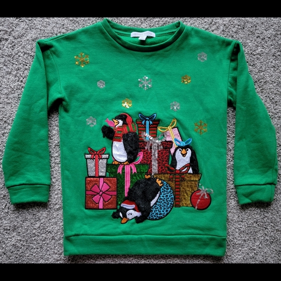 NWOT Women's Med 8 Christmas Penguins Presents Embroidered Green Sweatshirt - Picture 1 of 6